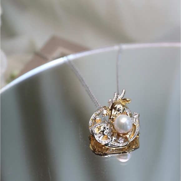 Reindeer Freshwater Pearl Brooch or Pendent Necklace - Picture 2 of 6